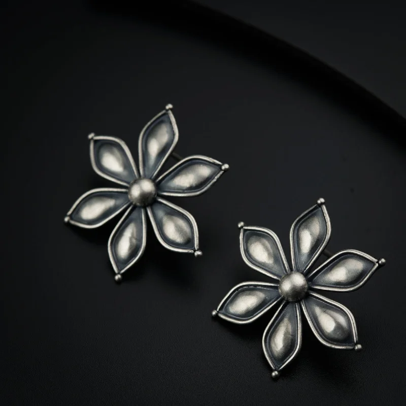 Hoop earrings with artistic filigree designs for an intricate, delicate finish-Flower Ear Studs