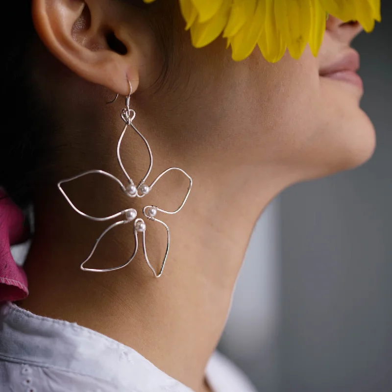 Hoop earrings with textured finishes for a vintage and classic style-Handbent Pearl Silver Flower Earrings