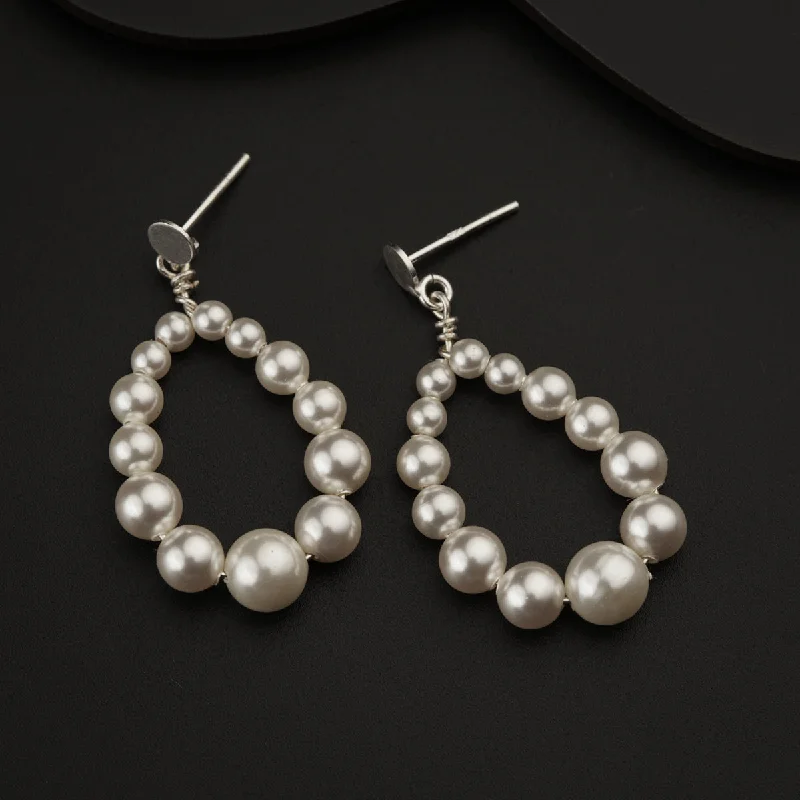 Hoop earrings with enamel stripes for a colorful and eye-catching design-Pearls Oval Earring