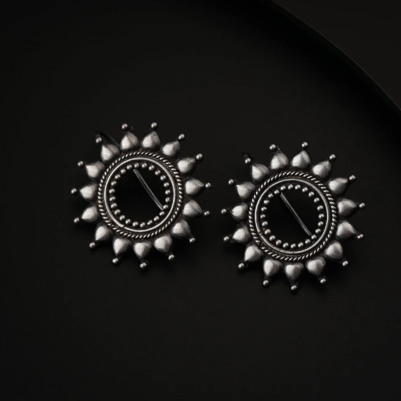 Hoop earrings with multi-tone finishes for a colorful and layered effect-The Ghumat Earrings