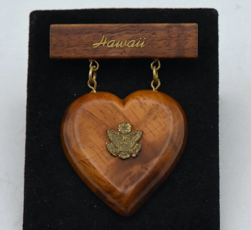 Necklaces and pendants with pearls for a classic and sophisticated touch-Vintage Wooden Hawaii US Army Heart Brooch