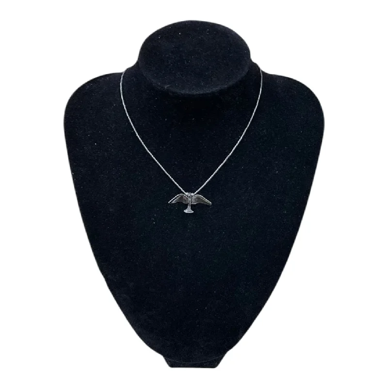 Best necklaces and pendants with floral designs for a feminine and elegant feel-Necklace Pendant By Cme