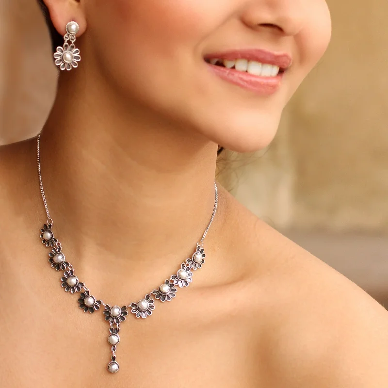 Trendy necklaces and pendants with statement pieces for a bold fashion statement-Pristine Blossom Pearl Necklace