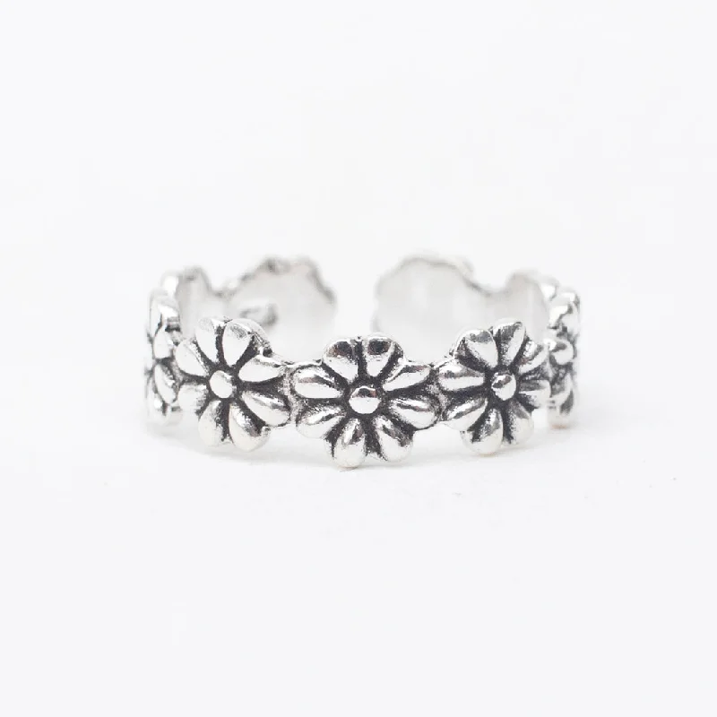 Rings with rainbow moonstone for color play -Silver Cutout Daisy Toe Ring